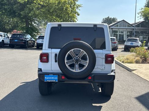 Used 2022 Jeep Wrangler Unlimited Sahara w/ Safety Group AWD/4WD image 4