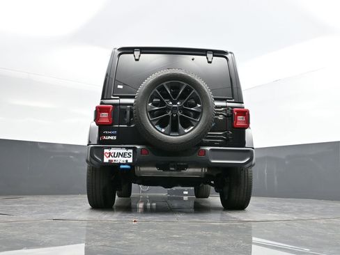 Used 2022 Jeep Wrangler Unlimited Sahara w/ Cold Weather Group image 36