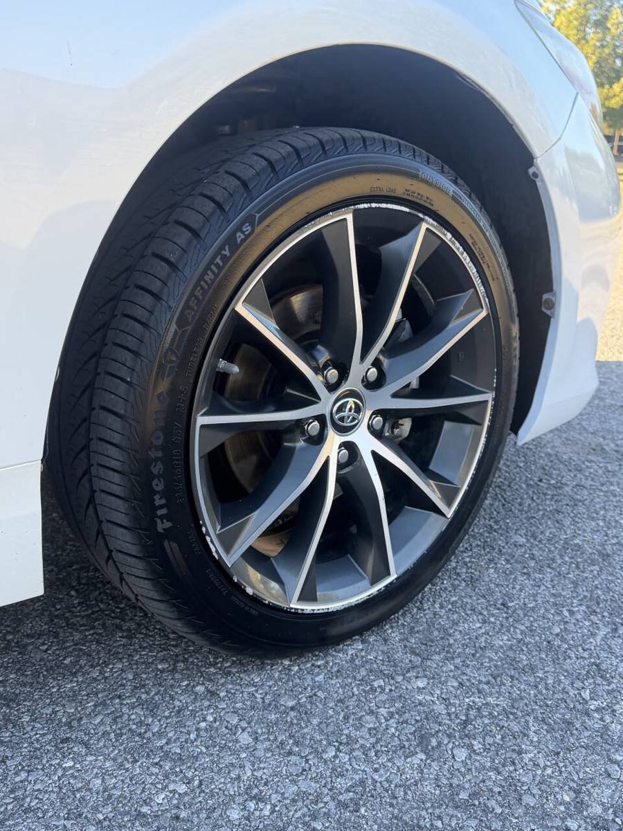 Used 2017 Toyota Camry XSE w/ Moonroof Package FWD image 5