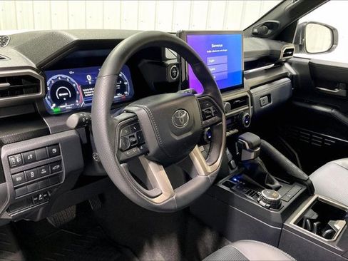 Used 2025 Toyota 4Runner Limited AWD/4WD image 14