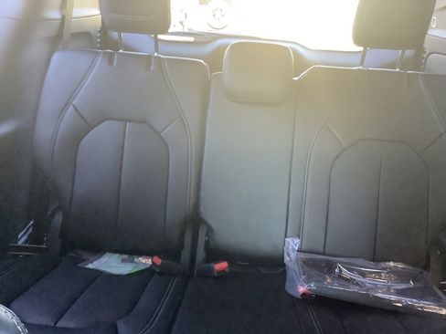 New 2026 Chrysler Pacifica Select image 13