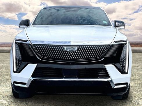 Certified 2025 Cadillac Escalade IQ Luxury 2 w/ LPO, Premium Carpet Package AWD/4WD image 2