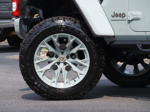 Used 2023 Jeep Wrangler Unlimited Rubicon 392 AWD/4WD image 9