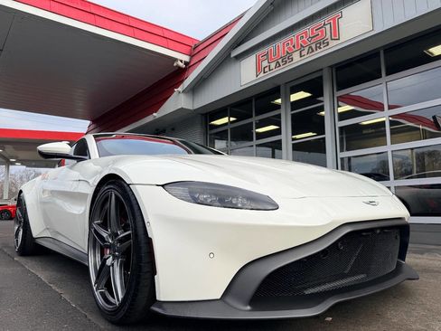 Used 2020 Aston Martin V8 Vantage Base 2dr Coupe image 14