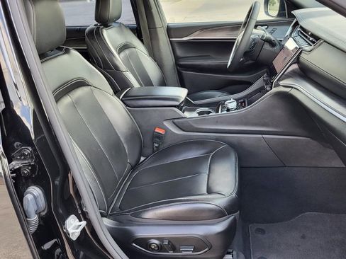 Used 2024 Jeep Grand Cherokee L Limited w/ Luxury Tech Group II image 10