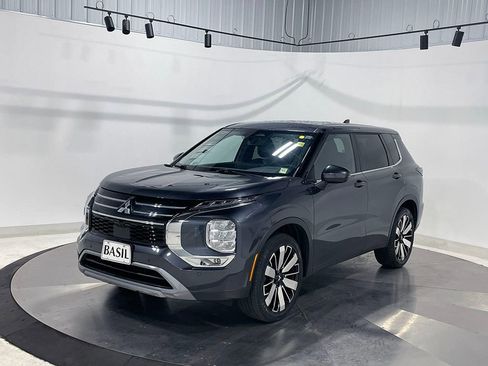 Used 2025 Mitsubishi Outlander AWD image 8