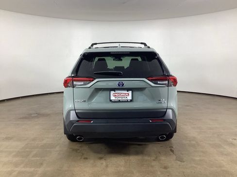 Used 2022 Toyota RAV4 XLE Premium AWD/4WD image 6