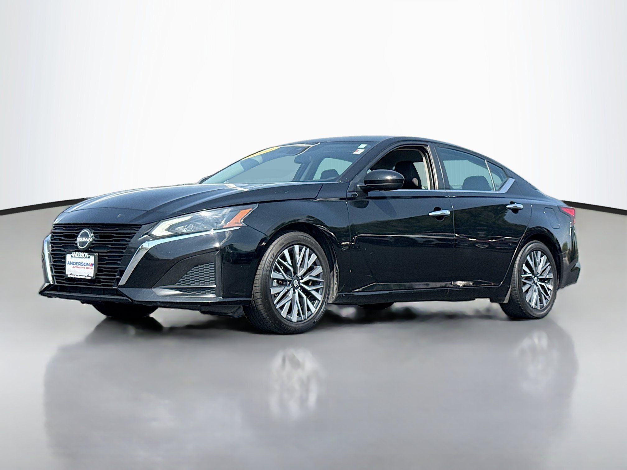 Used 2023 Nissan Altima 2.5 SV FWD image 3