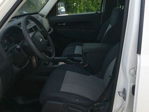Used 2009 Jeep Liberty Sport w/ Popular Equipment Group AWD/4WD image 5