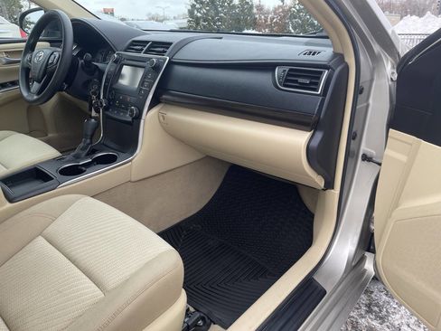 Used 2015 Toyota Camry LE image 10