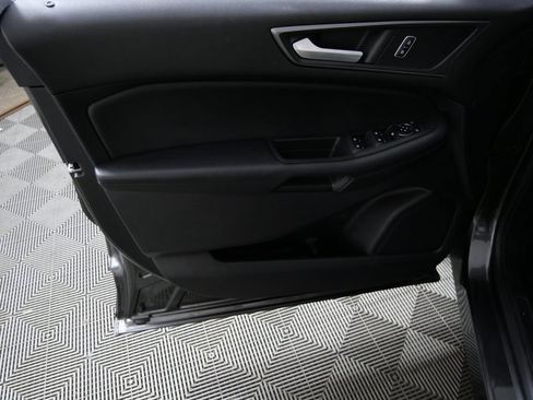 Used 2020 Ford Edge SE FWD image 14