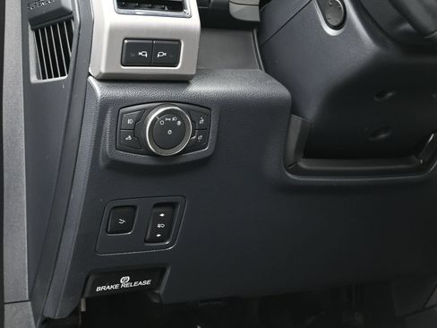 Used 2022 Ford F350 Platinum w/ Tremor Off-Road Package AWD/4WD image 23