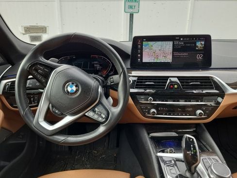 Used 2022 BMW 530i xDrive w/ M Sport Package image 6