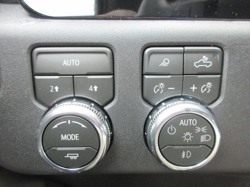 New 2026 GMC Sierra 1500 SLT w/ SLT Convenience Package AWD/4WD image 18