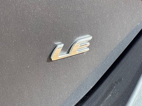 Used 2017 Toyota Corolla LE image 31