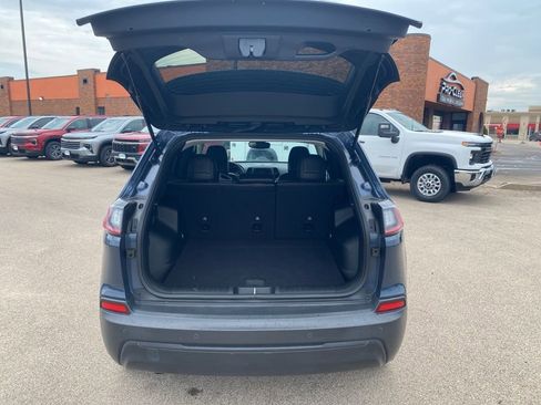 Used 2021 Jeep Cherokee Latitude Plus image 17