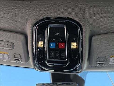 Used 2022 Jeep Grand Cherokee Overland w/ Luxury Tech Group IV image 26