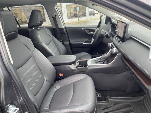 Used 2025 Toyota RAV4 Limited w/ Weather Package AWD/4WD image 41