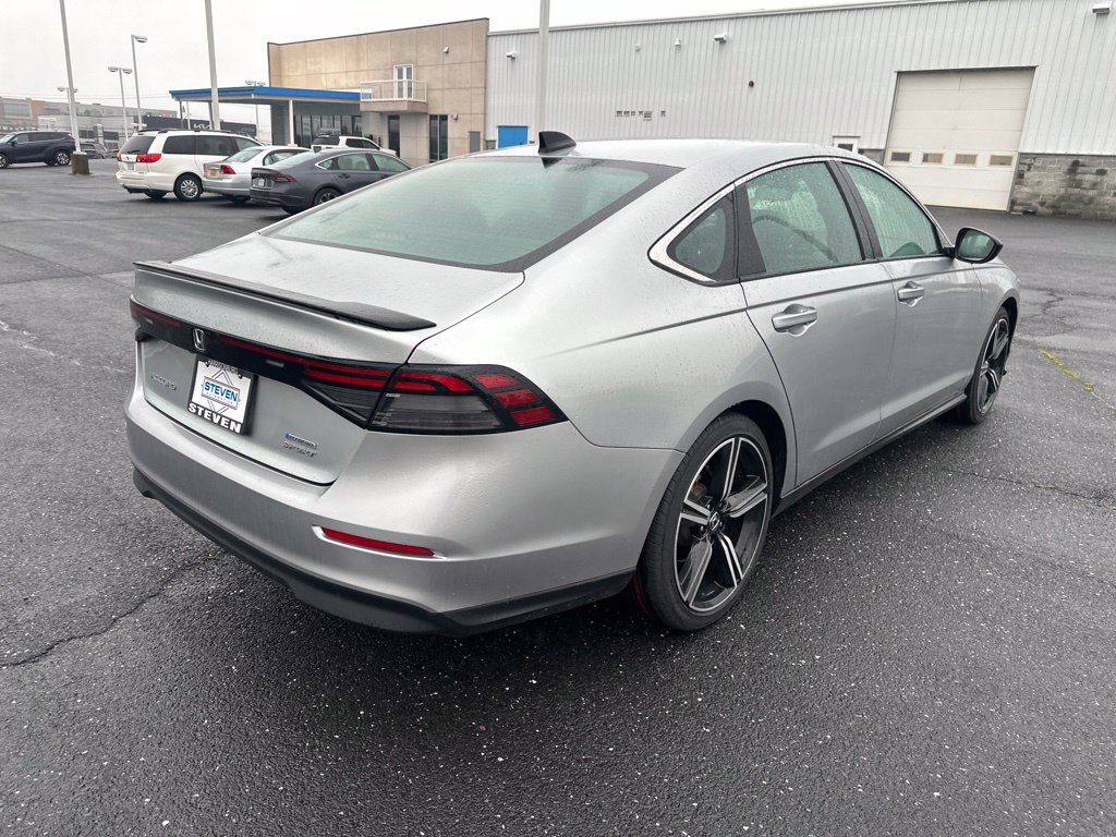 Used 2024 Honda Accord Sport image 3