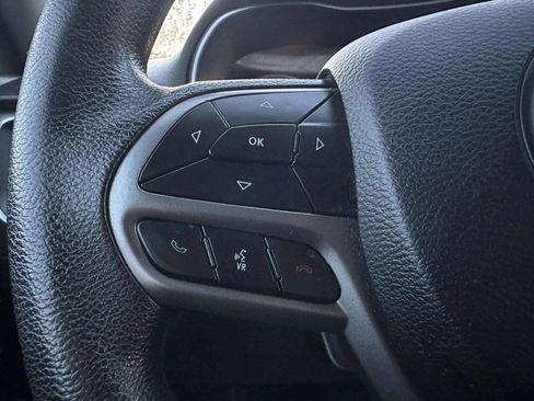 Used 2019 Jeep Cherokee Latitude w/ Popular Appearance Group FWD image 26