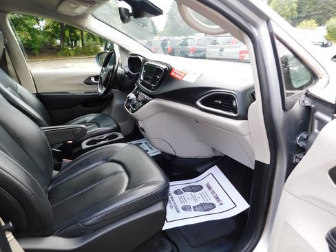 Used 2021 Chrysler Voyager Lxi w/ Cold Weather Group image 34