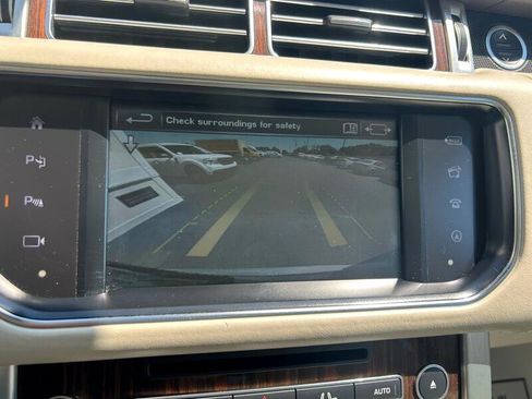 Used 2016 Land Rover Range Rover HSE image 14