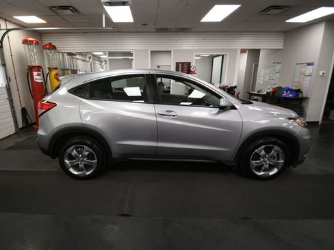 Used 2021 Honda HR-V LX image 9