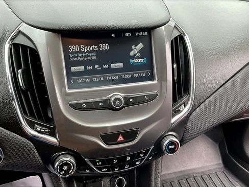 Used 2017 Chevrolet Cruze LT w/ Convenience Package image 9