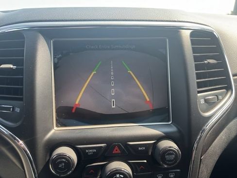 Used 2017 Jeep Grand Cherokee Altitude AWD/4WD image 2