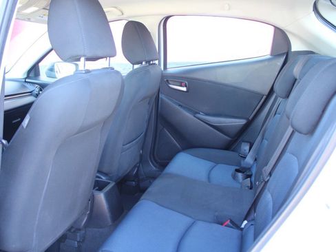 Used 2020 Toyota Yaris LE image 12