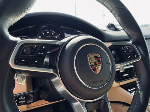 Used 2023 Porsche Cayenne Platinum Edition image 11