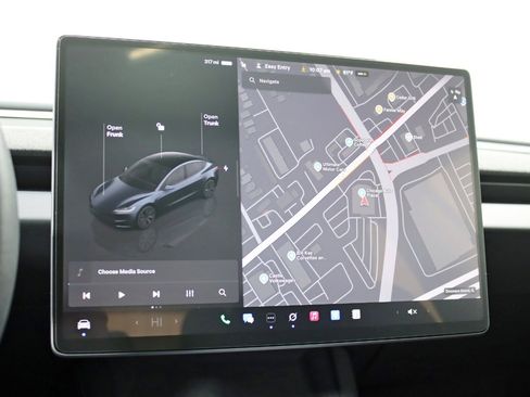 Used 2025 Tesla Model 3 Long Range image 16