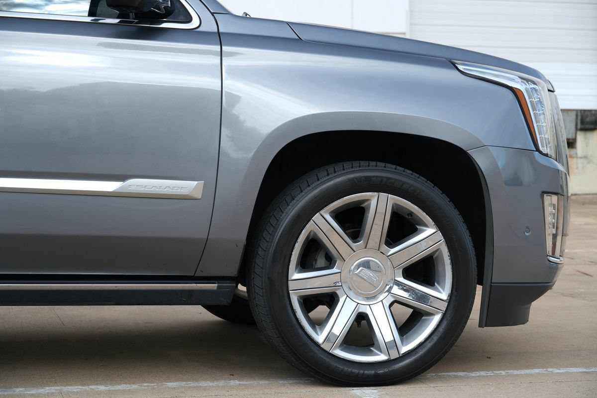 Used 2019 Cadillac Escalade Premium Luxury AWD/4WD image 29