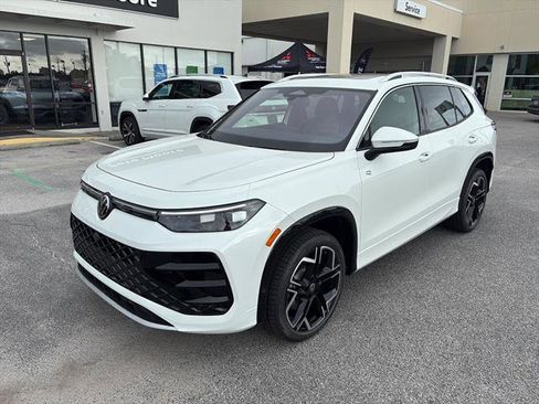 New 2026 Volkswagen Tiguan SEL R-Line AWD/4WD image 2