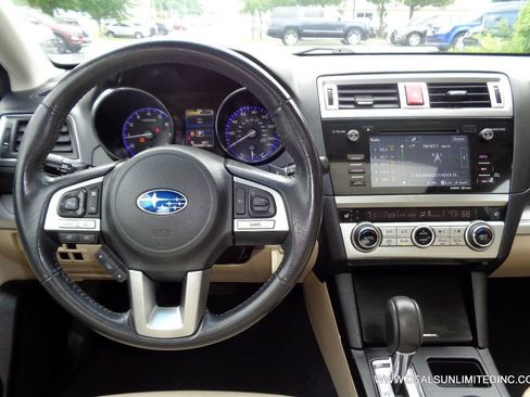 Used 2017 Subaru Legacy 2.5i Premium w/ Moonroof Package AWD/4WD image 10