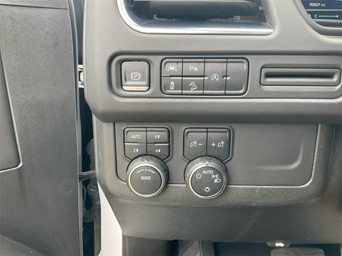 Used 2023 Chevrolet Suburban Premier image 22