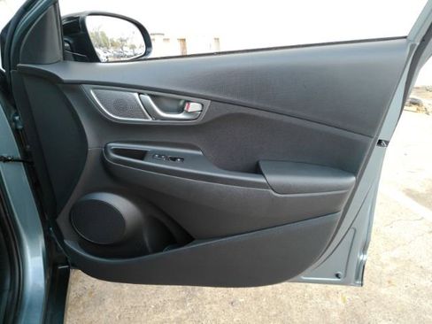 Used 2019 Hyundai Kona SEL image 17