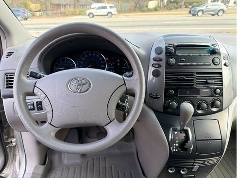 Used 2010 Toyota Sienna LE image 16