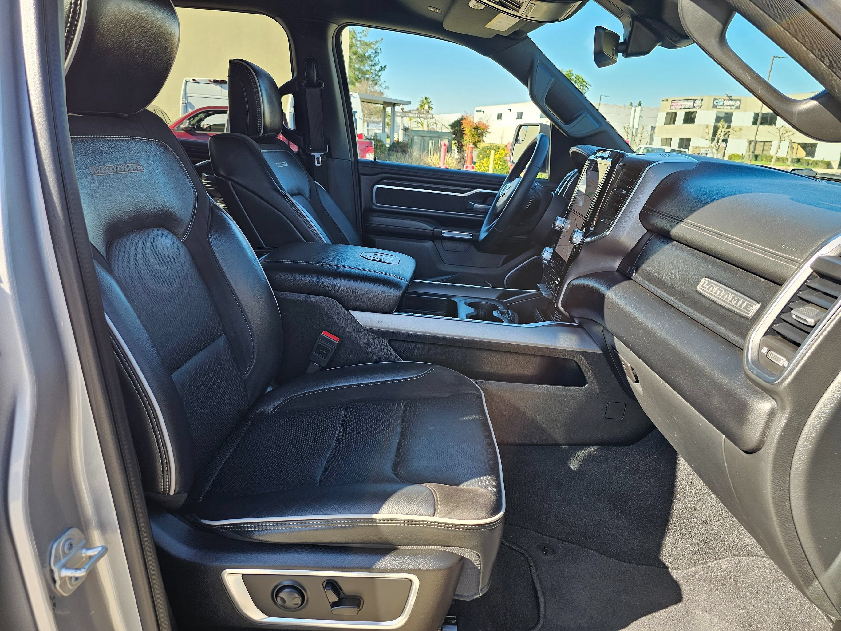 Used 2025 RAM 1500 Laramie AWD/4WD image 30