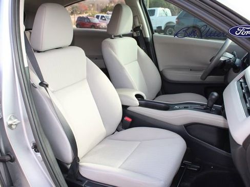 Used 2018 Honda HR-V EX image 11