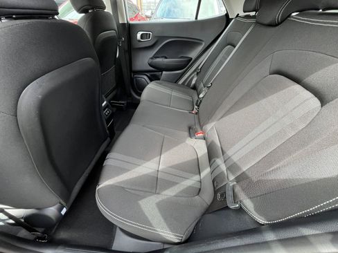 Used 2025 Hyundai Venue SEL FWD image 27