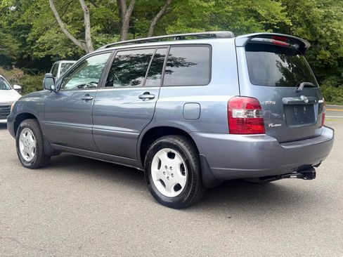 Used 2005 Toyota Highlander Limited w/ Leather Trim Pkg AWD/4WD image 5