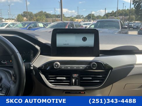 Used 2022 Ford Escape SE w/ Convenience Package FWD image 16