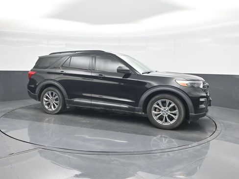 Used 2021 Ford Explorer XLT w/ Equipment Group 202A RWD image 11