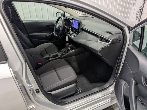 Used 2025 Toyota Corolla LE image 27