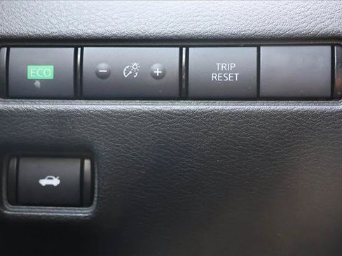 Used 2024 Nissan Sentra SV FWD image 13