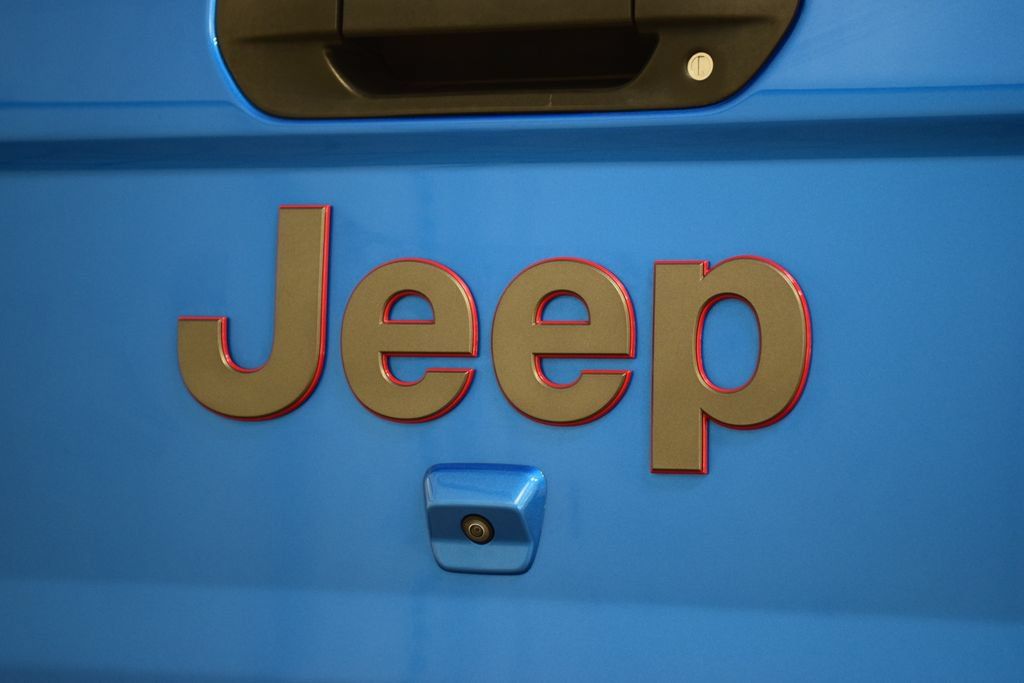 Used 2025 Jeep Gladiator Rubicon w/ Safety Group AWD/4WD image 26