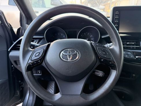 Used 2019 Toyota C-HR LE image 9
