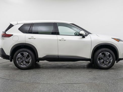Used 2025 Nissan Rogue SV FWD image 11