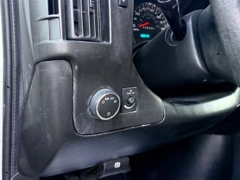 Used 2011 Chevrolet Express 2500 RWD image 15